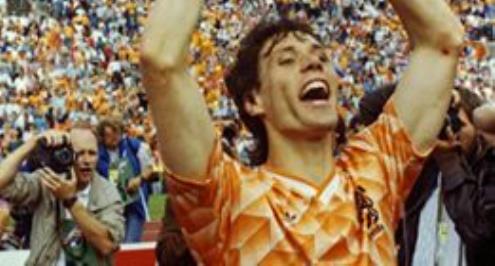 حكاوي رمضان.. فان باستن يكتب تاريخ هولندا بهدف لا يُنسى